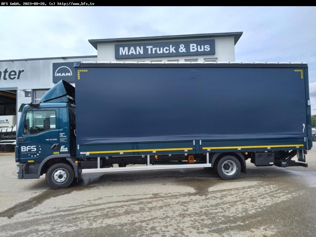 MAN TGL (TG3) 12.250 4x2 BL CH Plane und Spiegel, LB - Kamion sa ceradom: slika 3 MAN TGL (TG3) 12.250 4x2 BL CH Plane und Spiegel, LB - Kamion sa ceradom: slika 3