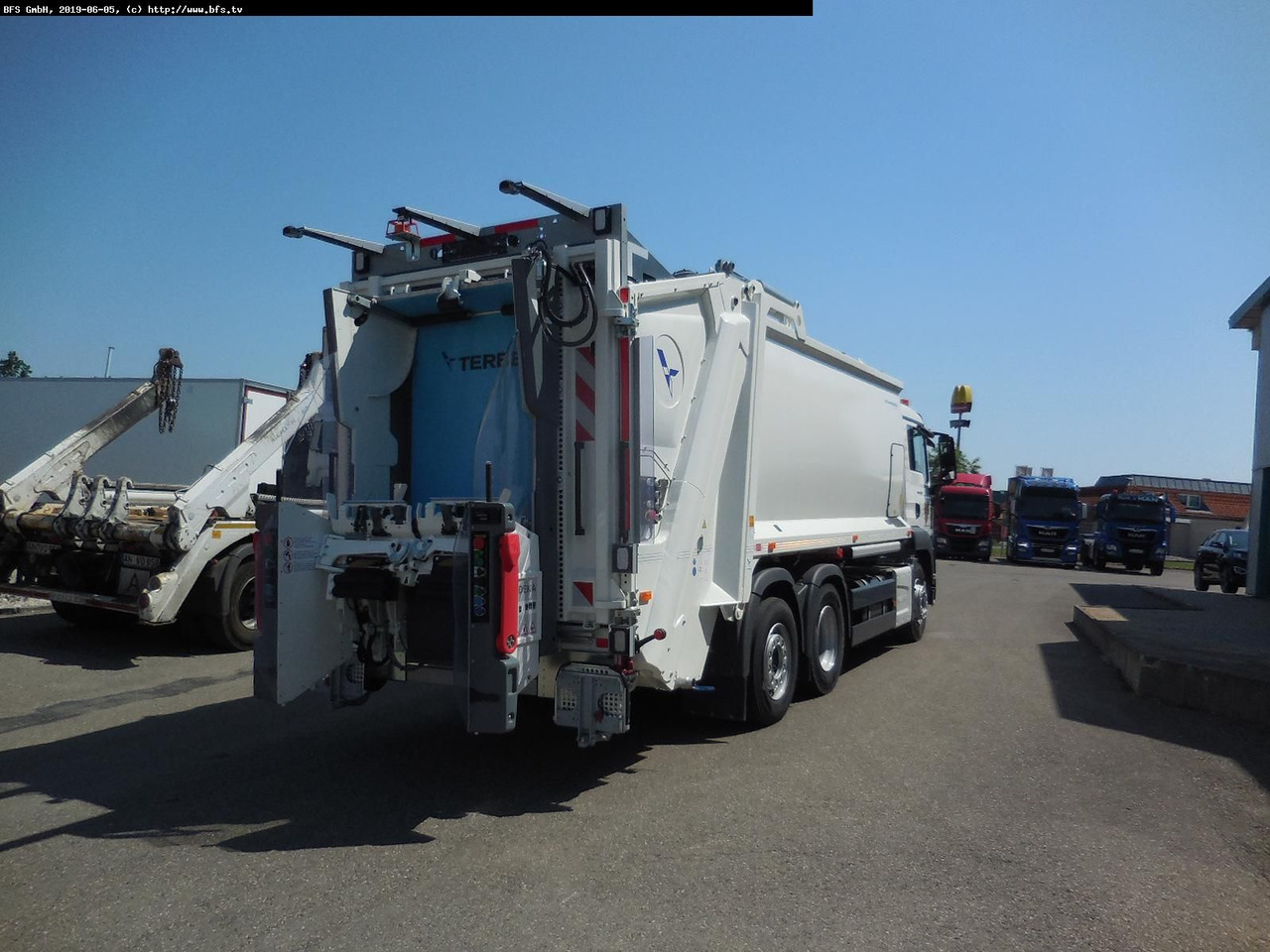 MAN TGS 28.320 6x2-4 BL HS HL Olympus 21 - Omni-DEKA - Kamion za smeće: slika 2 MAN TGS 28.320 6x2-4 BL HS HL Olympus 21 - Omni-DEKA - Kamion za smeće: slika 2