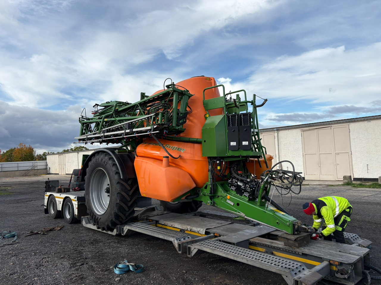 AMAZONE UX 6200 36m GPS - Vučena prskalica: slika 2 AMAZONE UX 6200 36m GPS - Vučena prskalica: slika 2