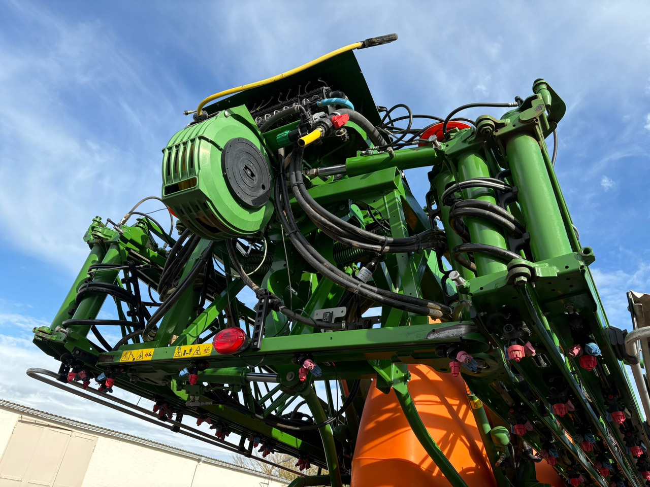 AMAZONE UX 6200 36m GPS - Vučena prskalica: slika 3 AMAZONE UX 6200 36m GPS - Vučena prskalica: slika 3