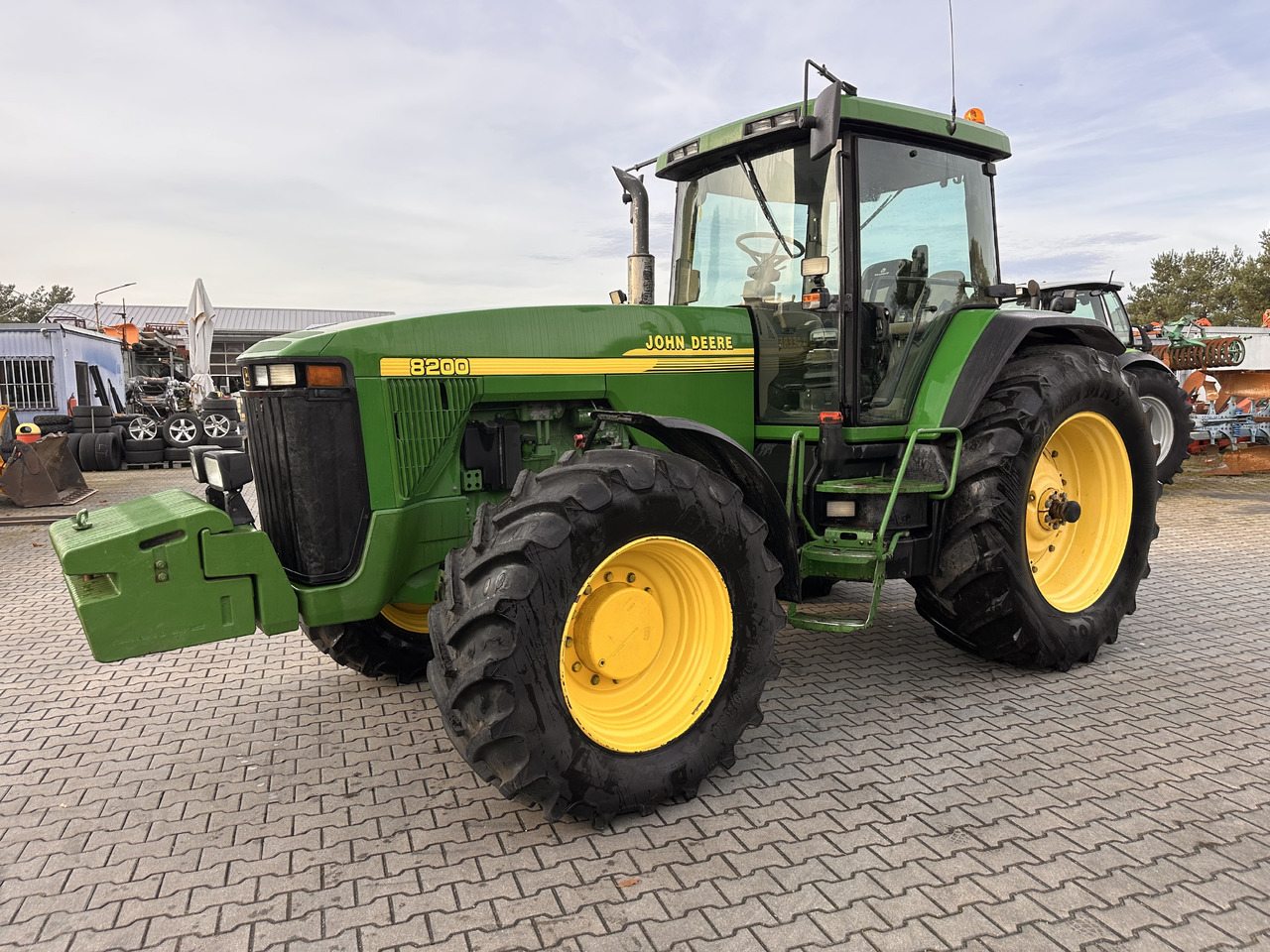 John Deere 8200 PowerShift 8.1 - Traktor: slika 2 John Deere 8200 PowerShift 8.1 - Traktor: slika 2