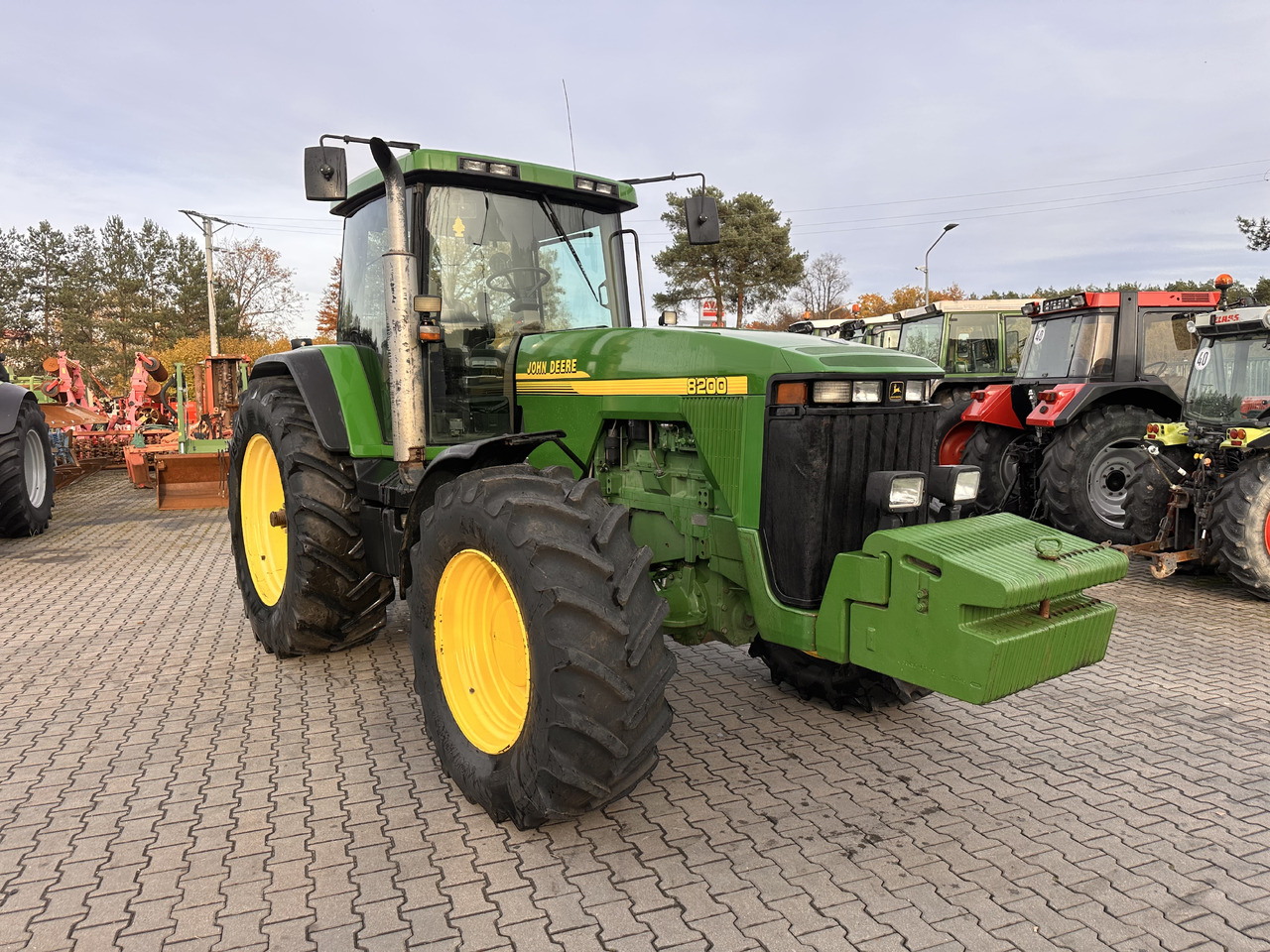 John Deere 8200 PowerShift 8.1 - Traktor: slika 1 John Deere 8200 PowerShift 8.1 - Traktor: slika 1