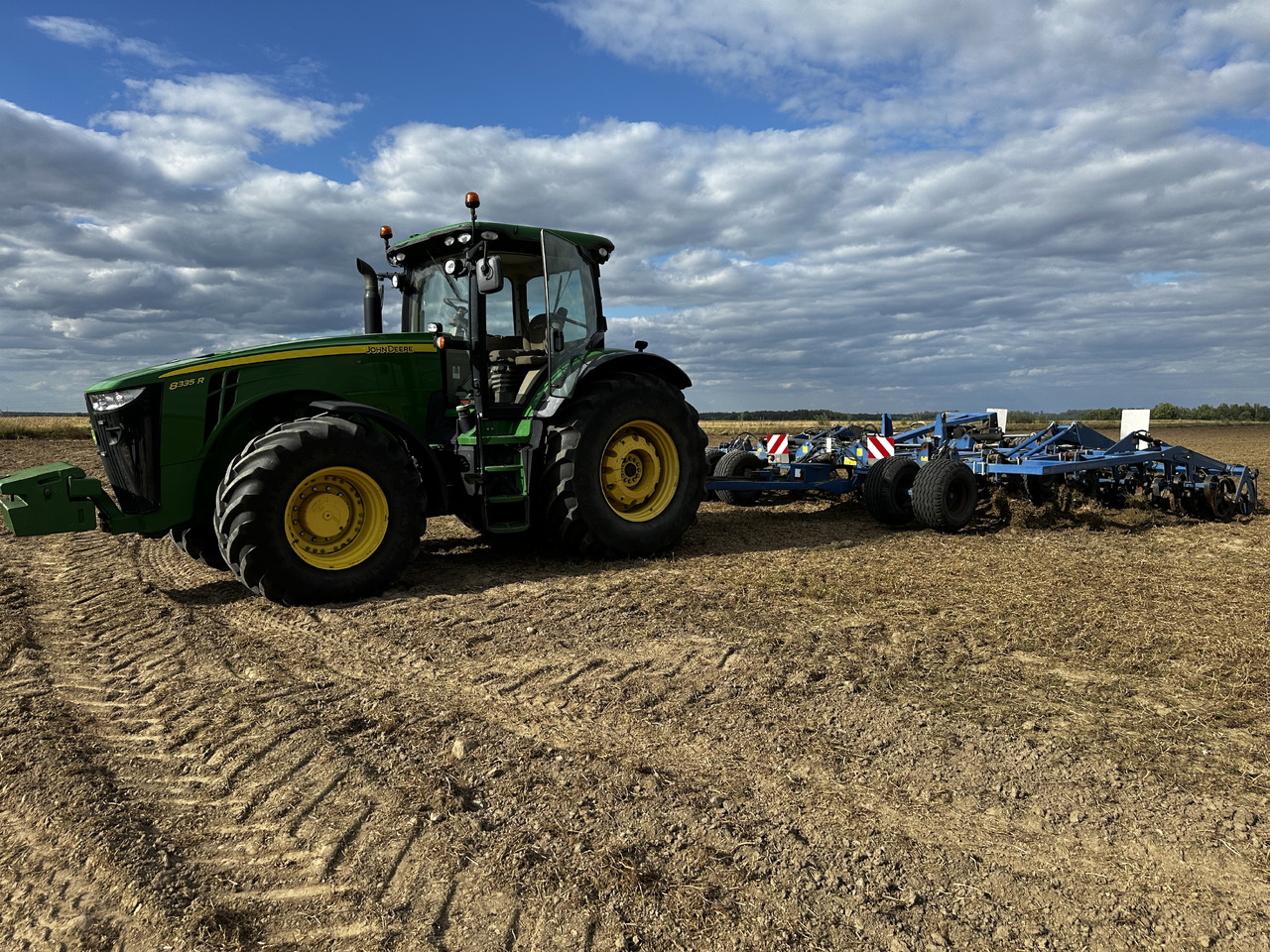 John Deere 8335 R AutoPower 50 km/h 370 PS - Traktor: slika 3 John Deere 8335 R AutoPower 50 km/h 370 PS - Traktor: slika 3