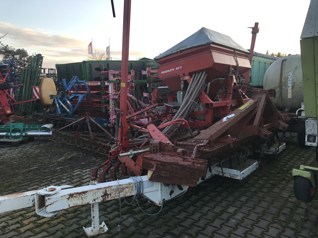 Kverneland ACCORD Pneumatic DA-S KUHN + Kuhn 4.50m - Kombinovana mašina za setvu: slika 1 Kverneland ACCORD Pneumatic DA-S KUHN + Kuhn 4.50m - Kombinovana mašina za setvu: slika 1