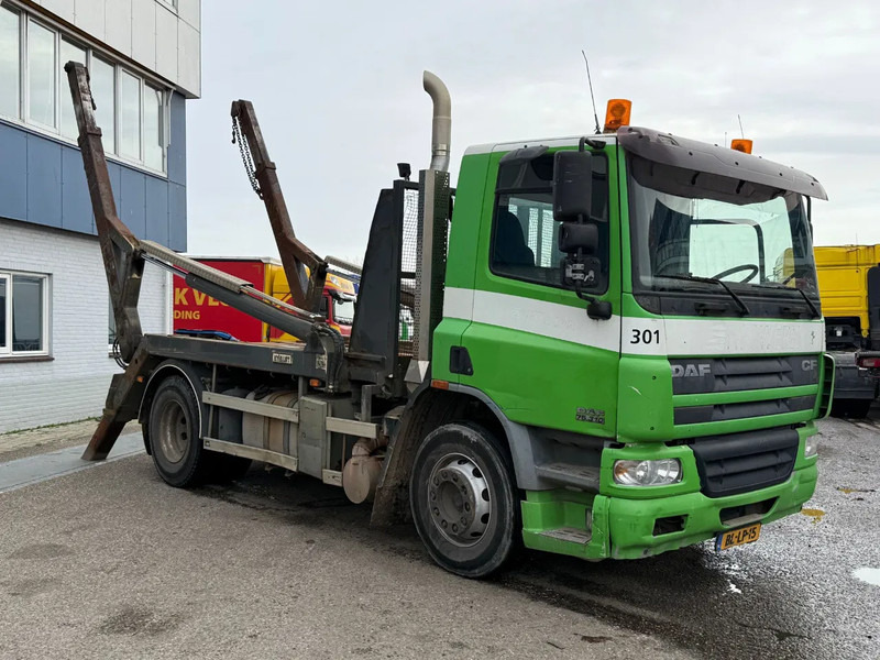 DAF CF 75.310 4X2 HYVALIFT SKIPLOADER MANUAL GEAR FULL STEEL - Kamion za utovaranje kontejnera: slika 3 DAF CF 75.310 4X2 HYVALIFT SKIPLOADER MANUAL GEAR FULL STEEL - Kamion za utovaranje kontejnera: slika 3