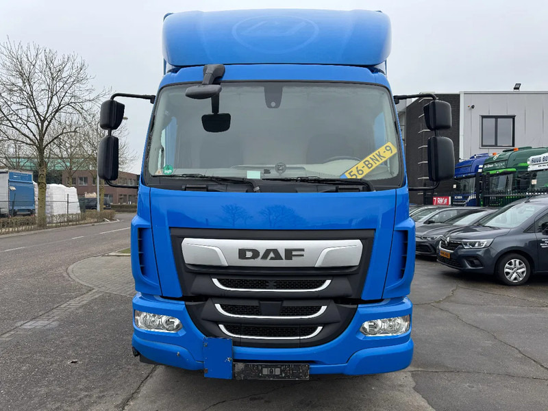 DAF LF 180 4X2 - EURO 6 + DHOLLANDIA LIFT - Kamion sa zatvorenim sandukom: slika 2 DAF LF 180 4X2 - EURO 6 + DHOLLANDIA LIFT - Kamion sa zatvorenim sandukom: slika 2
