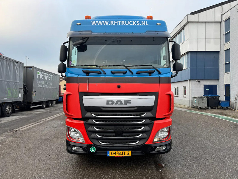 DAF XF 440 6X2 EURO 6 + HERTOGHS HANGER 2X BPW AXLE DHOLLANDIA 3000 KG - Kamion sa ceradom: slika 2 DAF XF 440 6X2 EURO 6 + HERTOGHS HANGER 2X BPW AXLE DHOLLANDIA 3000 KG - Kamion sa ceradom: slika 2