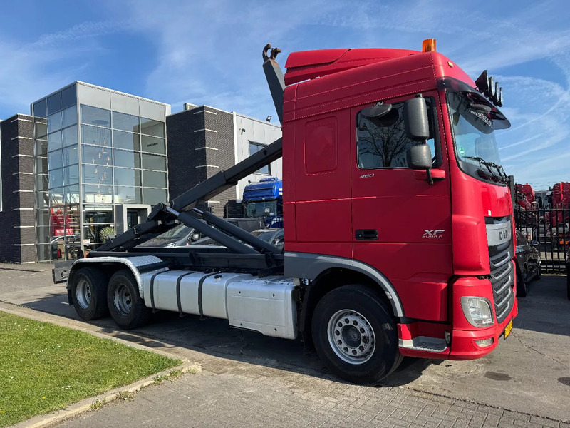 DAF XF 460 6X2 EURO 6 VDL HOOK 20T - Kamion sa hidrauličnom kukom: slika 1 DAF XF 460 6X2 EURO 6 VDL HOOK 20T - Kamion sa hidrauličnom kukom: slika 1