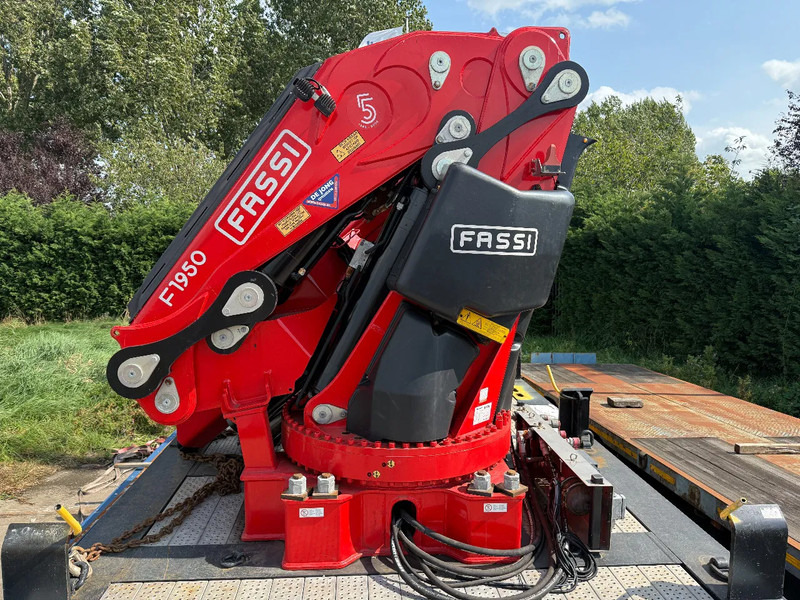 FASSI 8 x HYDR + 3 X MANUEL, REMOTE CONTROLE, WINCH 5630 KG, WITH SEPARATE BOX WITH HYDROVEN POWERPACK 30KW AND OIL TANK. F1950RAF 2. - Platforma: slika 2 FASSI 8 x HYDR + 3 X MANUEL, REMOTE CONTROLE, WINCH 5630 KG, WITH SEPARATE BOX WITH HYDROVEN POWERPACK 30KW AND OIL TANK. F1950RAF 2. - Platforma: slika 2