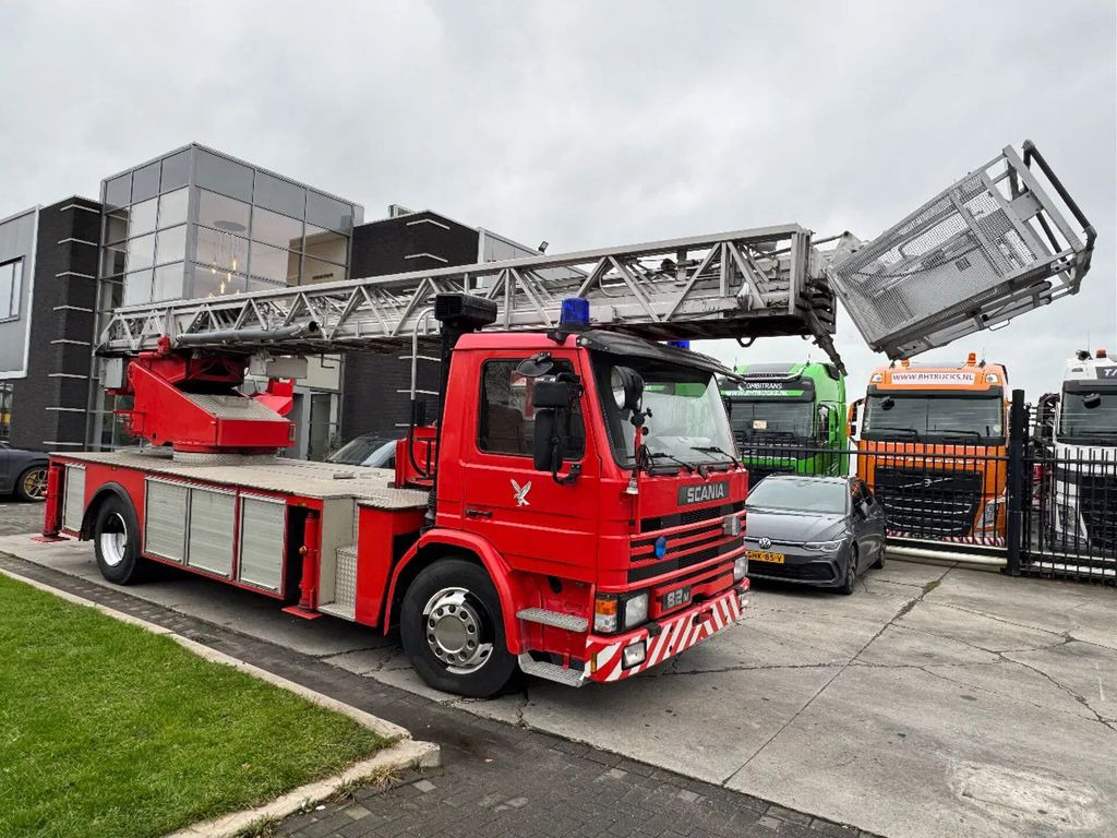 Scania P82 4X2 - FIRE TRUCK - 30M LIFT - Vatrogasni kamion: slika 3 Scania P82 4X2 - FIRE TRUCK - 30M LIFT - Vatrogasni kamion: slika 3