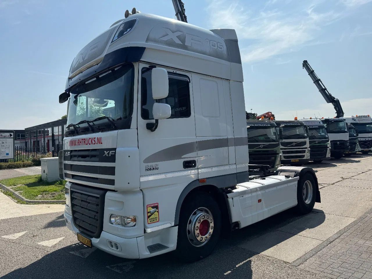 DAF XF 105.510 4X2 SKIRTS ADR RETARDER STANDKLIMA - Tegljač: slika 1 DAF XF 105.510 4X2 SKIRTS ADR RETARDER STANDKLIMA - Tegljač: slika 1