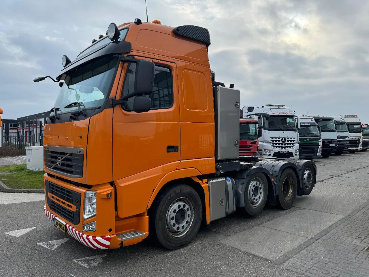 Volvo FH 500 8X2 - EURO 5 + LIFT/STEERING AXLE + TÜV 0 - Tegljač: slika 1 Volvo FH 500 8X2 - EURO 5 + LIFT/STEERING AXLE + TÜV 0 - Tegljač: slika 1
