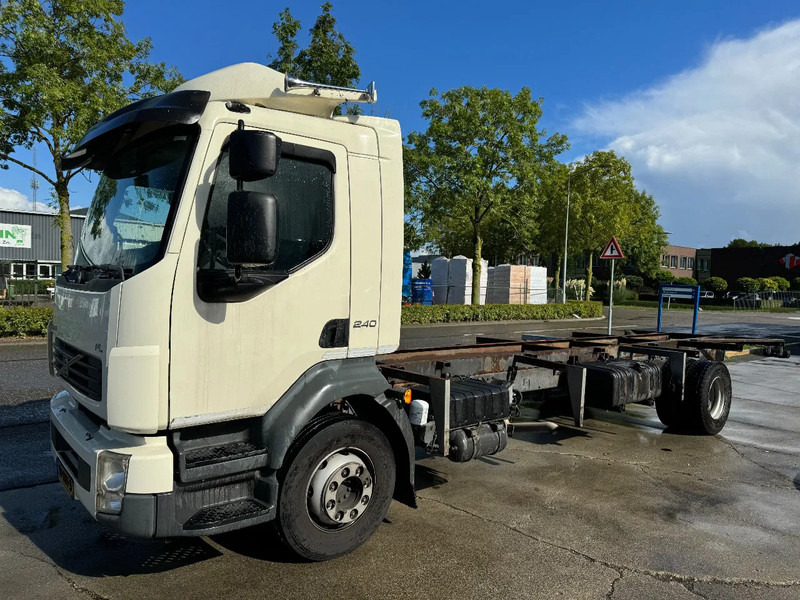 Volvo FL 240 4X2 - EURO 5 CHASSIS - Kamion sa golom šasijom i zatvorenom kabinom: slika 1 Volvo FL 240 4X2 - EURO 5 CHASSIS - Kamion sa golom šasijom i zatvorenom kabinom: slika 1