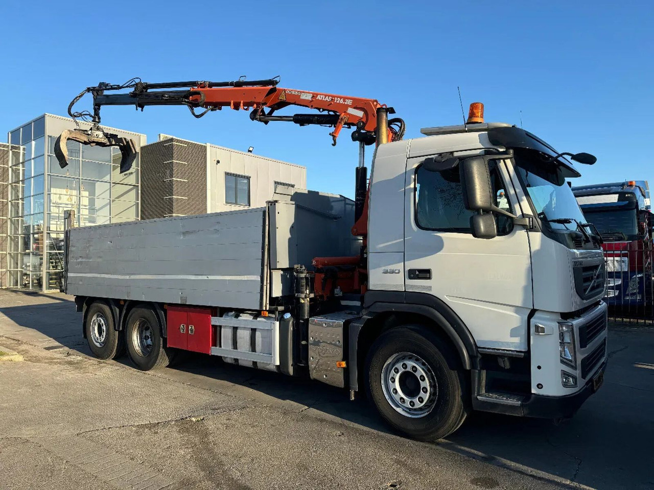 Volvo FM 330 6X2 - EURO 5 + ATLAS 126.3E A2 + REMOTE + - Istovarivač, Kamion sa dizalicom: slika 1 Volvo FM 330 6X2 - EURO 5 + ATLAS 126.3E A2 + REMOTE + - Istovarivač, Kamion sa dizalicom: slika 1