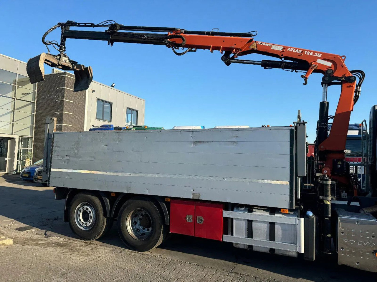 Volvo FM 330 6X2 - EURO 5 + ATLAS 126.3E A2 + REMOTE + - Kamion sa dizalicom: slika 3 Volvo FM 330 6X2 - EURO 5 + ATLAS 126.3E A2 + REMOTE + - Kamion sa dizalicom: slika 3