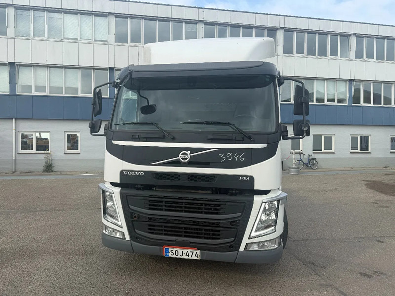 Volvo FM 330 FM 330 6X2 GESTUURD MET KM 235315 - Kamion sa golom šasijom i zatvorenom kabinom: slika 3 Volvo FM 330 FM 330 6X2 GESTUURD MET KM 235315 - Kamion sa golom šasijom i zatvorenom kabinom: slika 3