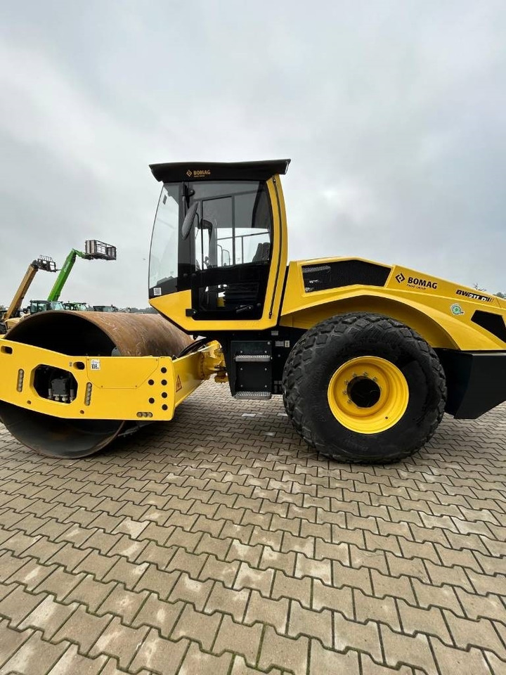 Bomag BW 211 D-5 - Kompaktor: slika 4 Bomag BW 211 D-5 - Kompaktor: slika 4