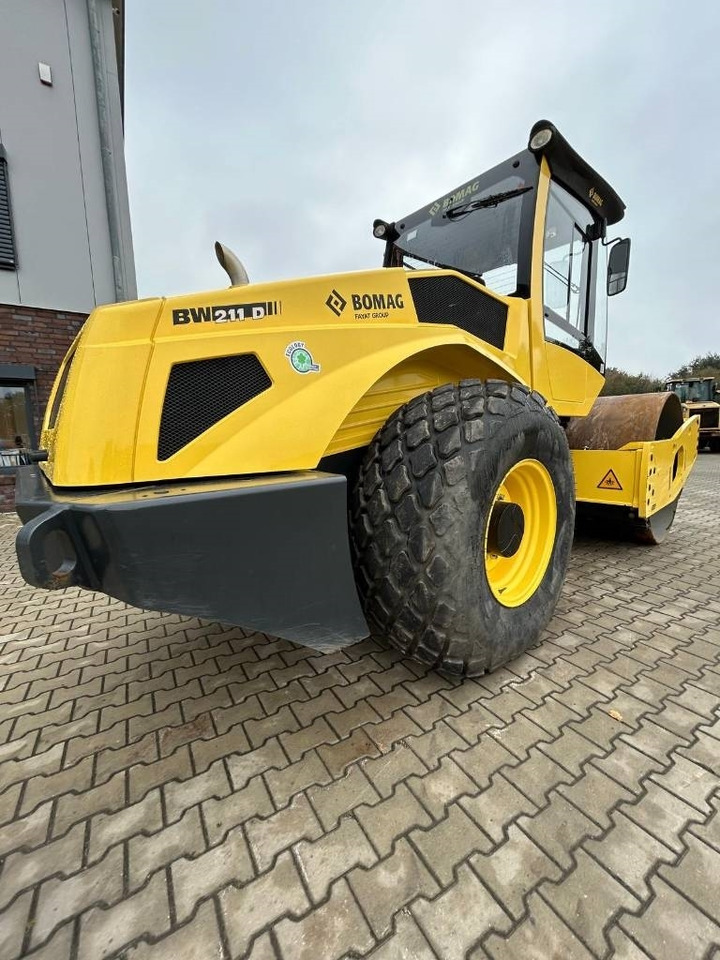 Bomag BW 211 D-5 - Kompaktor: slika 2 Bomag BW 211 D-5 - Kompaktor: slika 2