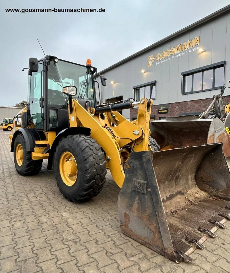 CAT 907 M - Utovarivač točkaš: slika 1 CAT 907 M - Utovarivač točkaš: slika 1