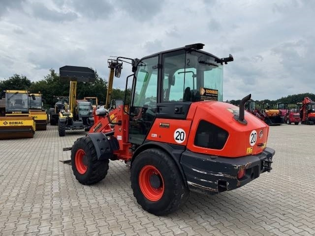 KUBOTA R090 - Utovarivač točkaš: slika 2 KUBOTA R090 - Utovarivač točkaš: slika 2