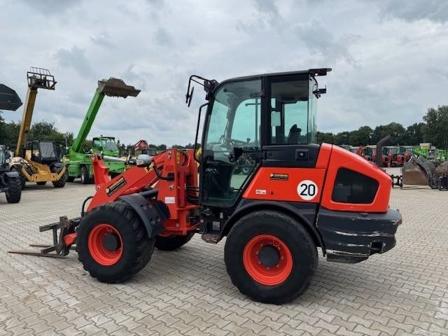 KUBOTA R090 - Utovarivač točkaš: slika 1 KUBOTA R090 - Utovarivač točkaš: slika 1