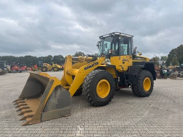 Komatsu WA 320  - Utovarivač točkaš: slika 1 Komatsu WA 320  - Utovarivač točkaš: slika 1