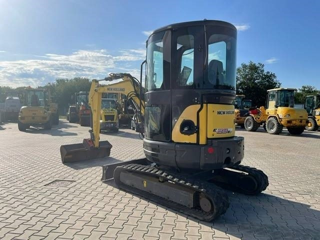 New Holland E 29 B SR - Mini bager: slika 2 New Holland E 29 B SR - Mini bager: slika 2