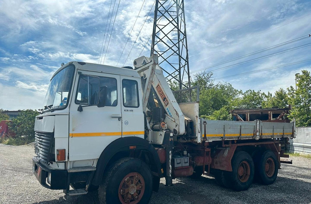 Iveco 330 26 con gru - Kamion sa tovarnim sandukom, Kamion sa dizalicom: slika 2 Iveco 330 26 con gru - Kamion sa tovarnim sandukom, Kamion sa dizalicom: slika 2