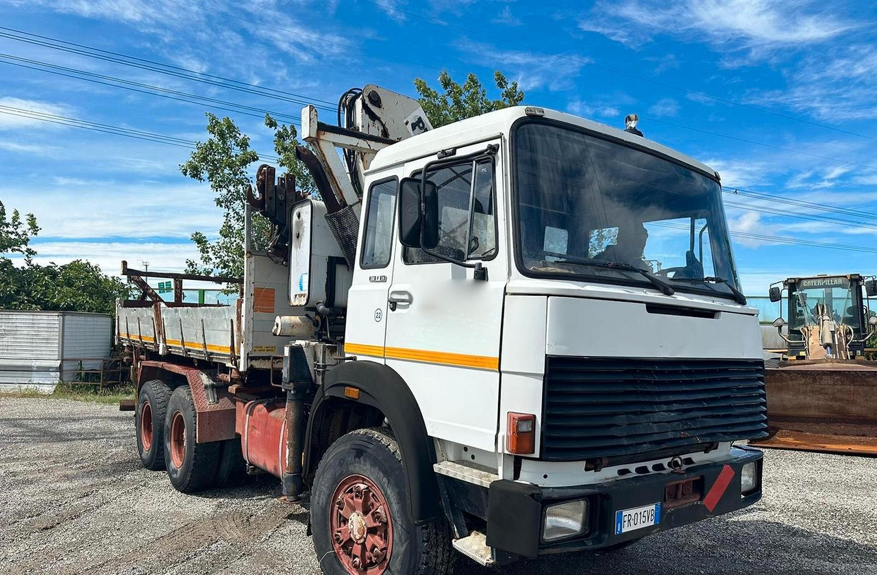 Iveco 330 26 con gru - Kamion sa tovarnim sandukom, Kamion sa dizalicom: slika 1 Iveco 330 26 con gru - Kamion sa tovarnim sandukom, Kamion sa dizalicom: slika 1