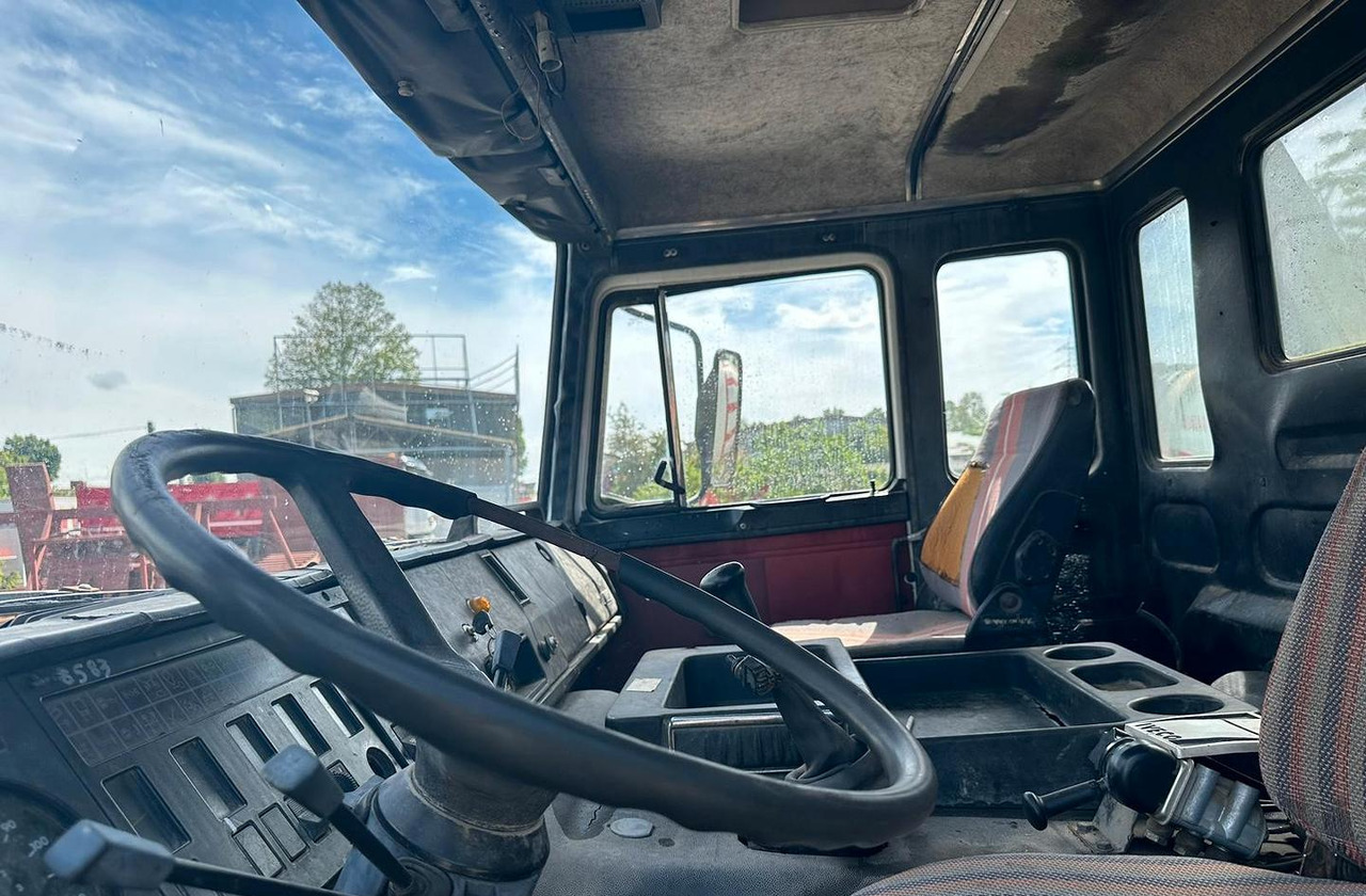 Iveco 330 26 con gru - Kamion sa tovarnim sandukom, Kamion sa dizalicom: slika 5 Iveco 330 26 con gru - Kamion sa tovarnim sandukom, Kamion sa dizalicom: slika 5