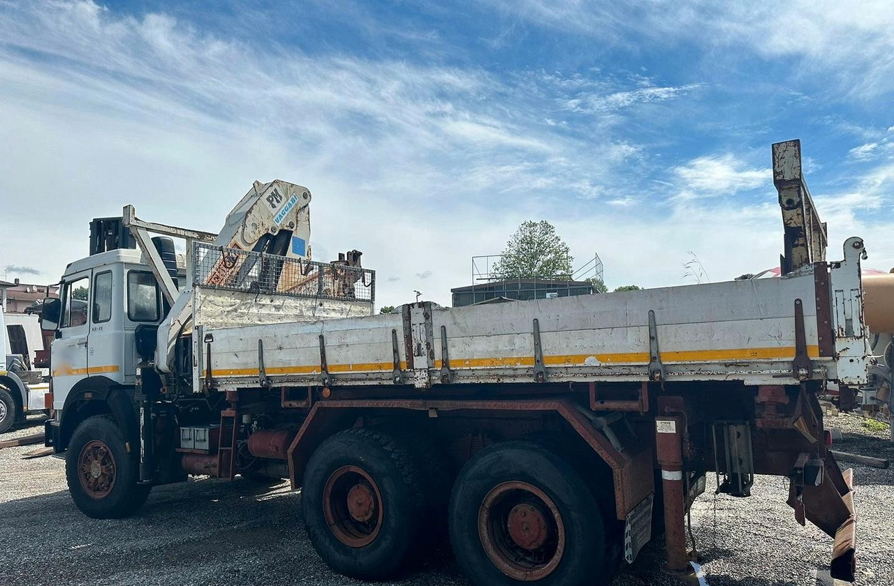 Iveco 330 26 con gru - Kamion sa tovarnim sandukom, Kamion sa dizalicom: slika 3 Iveco 330 26 con gru - Kamion sa tovarnim sandukom, Kamion sa dizalicom: slika 3