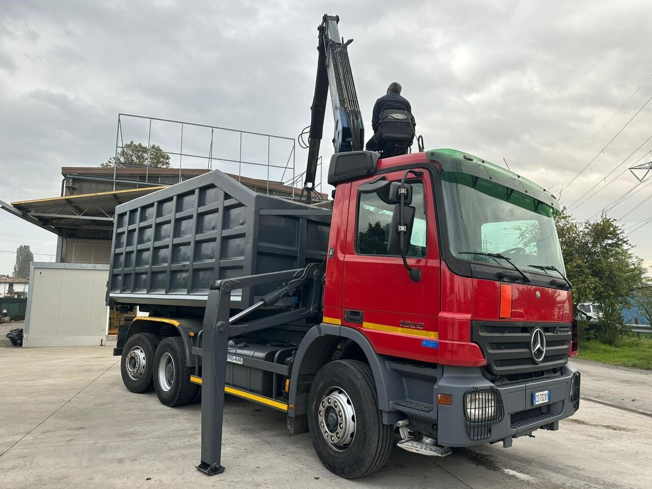 Korisno/ Posebno vozilo, Kamion Mercedes-Benz Actros 18 32: slika 1