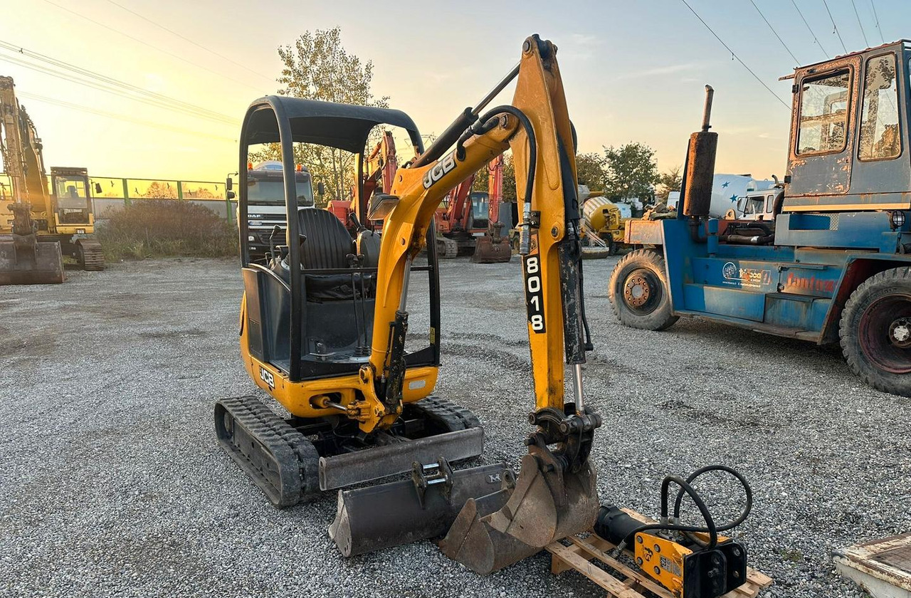 Mini escavatore Jcb 18 quintali - Mini bager: slika 4 Mini escavatore Jcb 18 quintali - Mini bager: slika 4