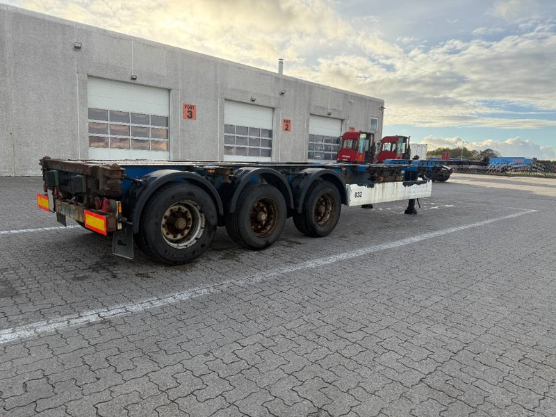 Krone Container chassis / Container-Fahrgestell / - Poluprikolica za prevoz kontejnera/ Poluprikolica sa promenjivim sandukom: slika 3 Krone Container chassis / Container-Fahrgestell / - Poluprikolica za prevoz kontejnera/ Poluprikolica sa promenjivim sandukom: slika 3