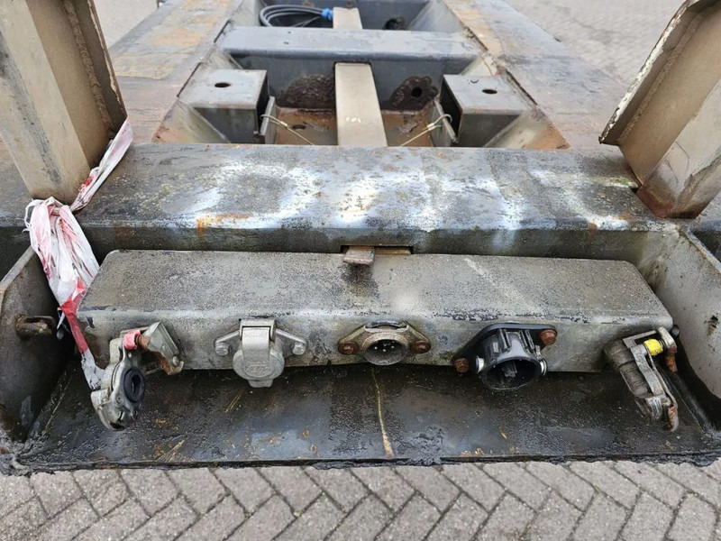 Poluprikolica za prevoz kontejnera/ Poluprikolica sa promenjivim sandukom Broshuis MFCC Multi - Lifting axle - 2x20FT / 40FTHC / 45FTHC: slika 14 Poluprikolica za prevoz kontejnera/ Poluprikolica sa promenjivim sandukom Broshuis MFCC Multi - Lifting axle - 2x20FT / 40FTHC / 45FTHC: slika 14