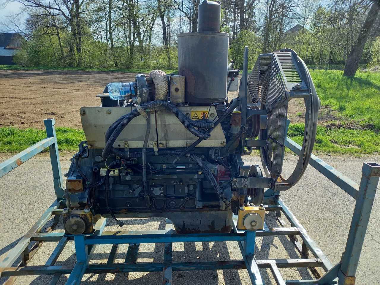 KOMATSU S6D125E-2 - Motor za Buldožer: slika 4 KOMATSU S6D125E-2 - Motor za Buldožer: slika 4