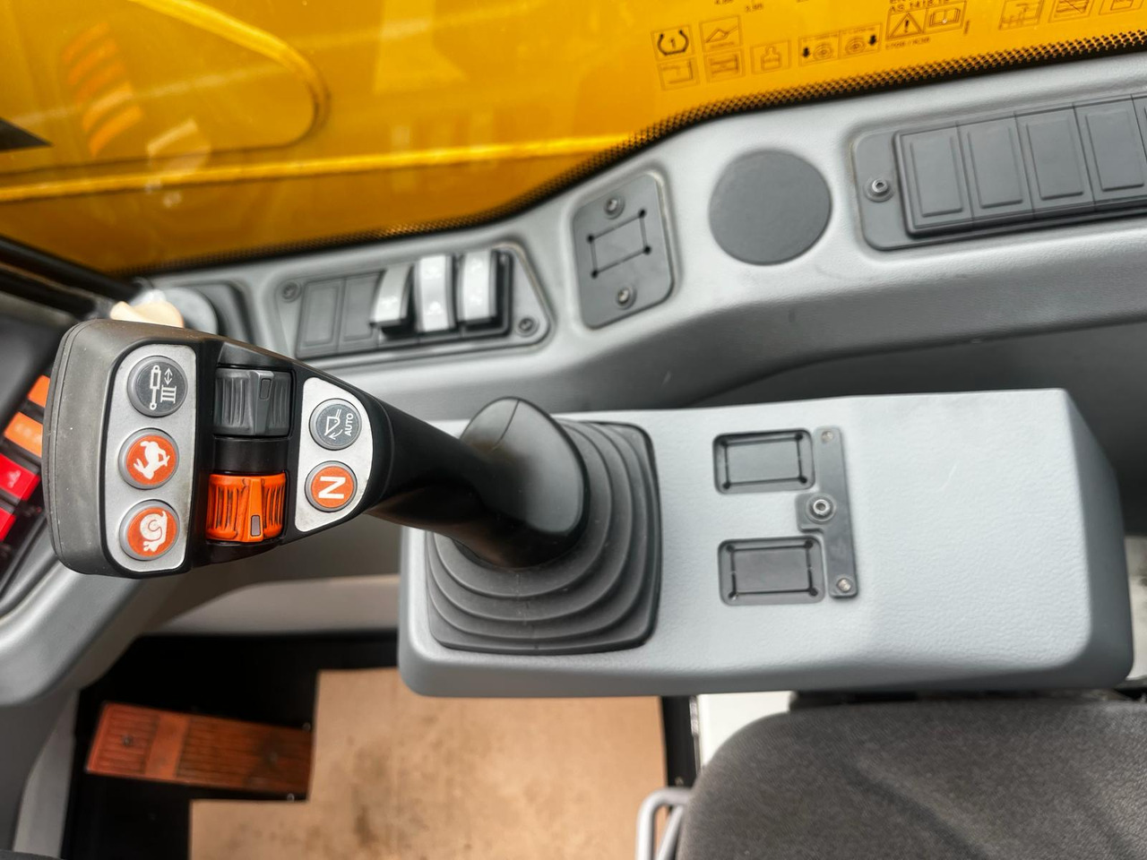 Teleskopski utovarivač na točkovima LIEBHERR T 60-9s: slika 17