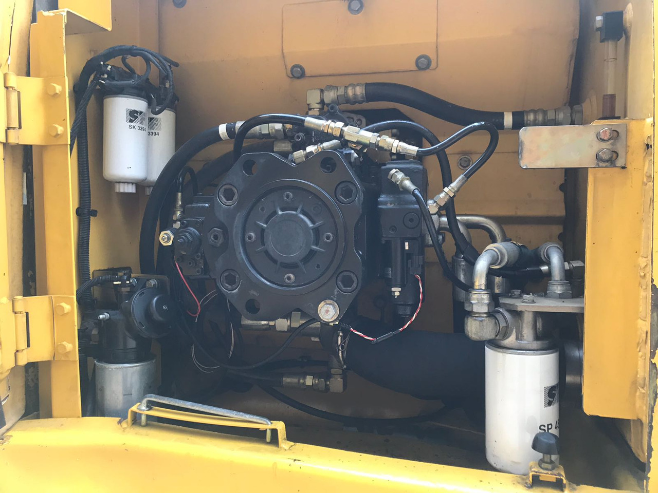 Bager guseničar NEW HOLLAND E 215 B: slika 10