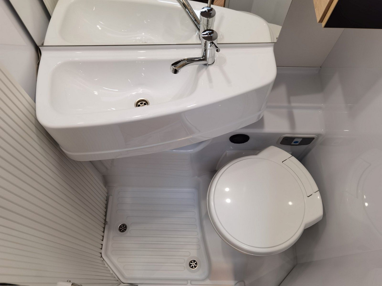 Poluintegrisani kamper Chausson 627 TITANIUM / - 2026 - / EINZELBETTEN & HUBBETT: slika 23