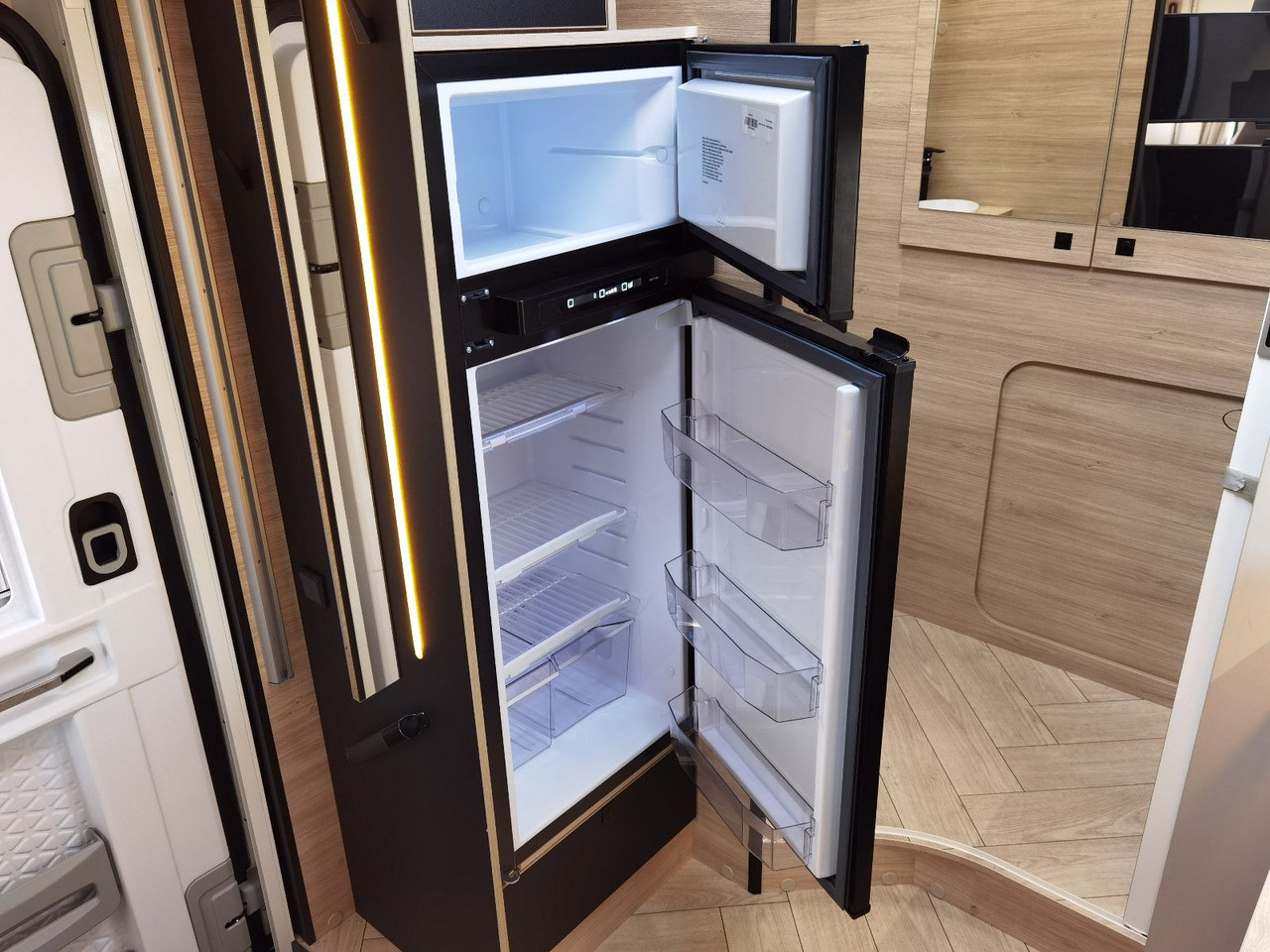 Lizing  Chausson 630 TITANIUM / MODELL 2026 / EINZELHUBBETTEN Chausson 630 TITANIUM / MODELL 2026 / EINZELHUBBETTEN: slika 11