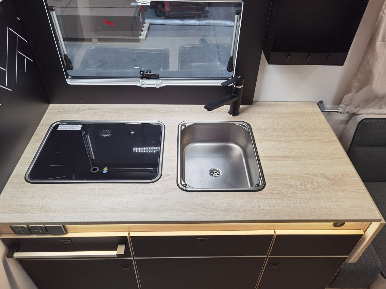 Poluintegrisani kamper Chausson 640 TITANIUM /- 2026 - / XXL - HUBBETT & RAUMBAD: slika 10