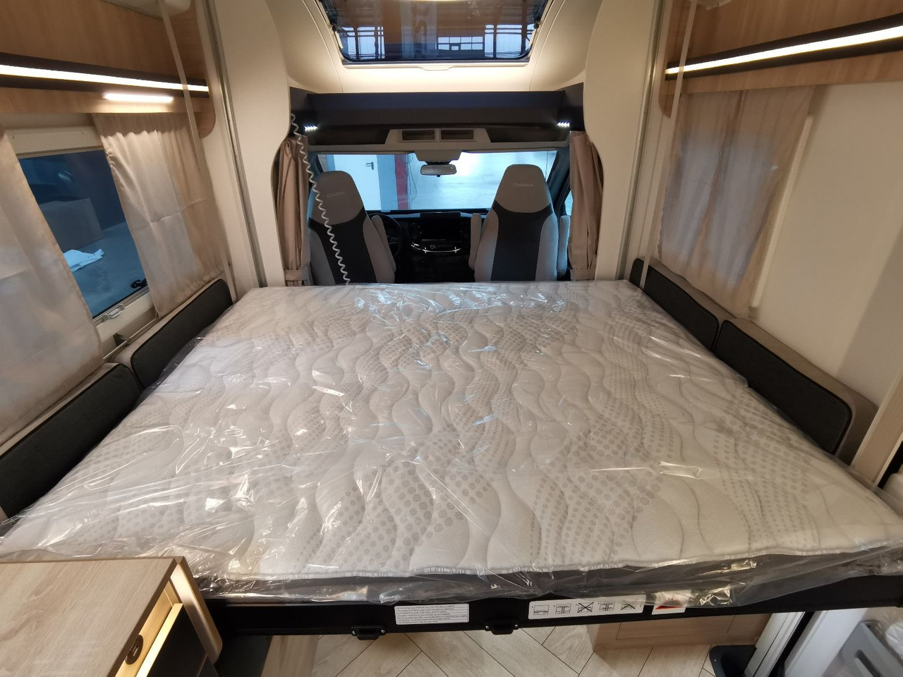 Poluintegrisani kamper Chausson 640 TITANIUM /- 2026 - / XXL - HUBBETT & RAUMBAD: slika 13