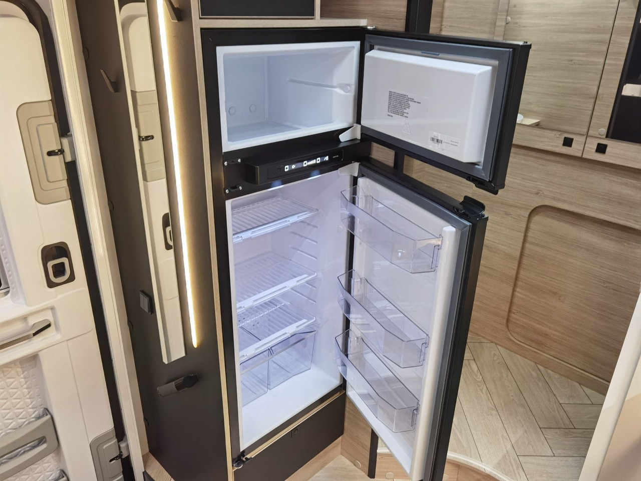 Poluintegrisani kamper Chausson 640 TITANIUM /- 2026 - / XXL - HUBBETT & RAUMBAD: slika 12