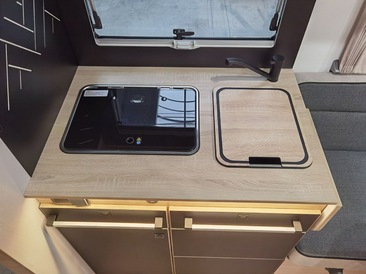 Poluintegrisani kamper Chausson 797 TITANIUM / - 2026 - / 4.1T. / EINZELBETTEN: slika 13