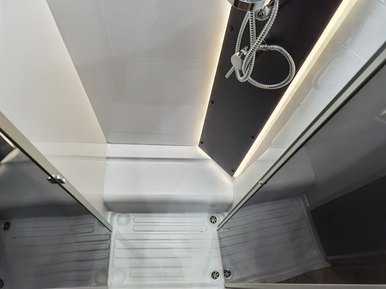 Poluintegrisani kamper Chausson 797 TITANIUM / - 2026 - / 4.1T. / EINZELBETTEN: slika 19