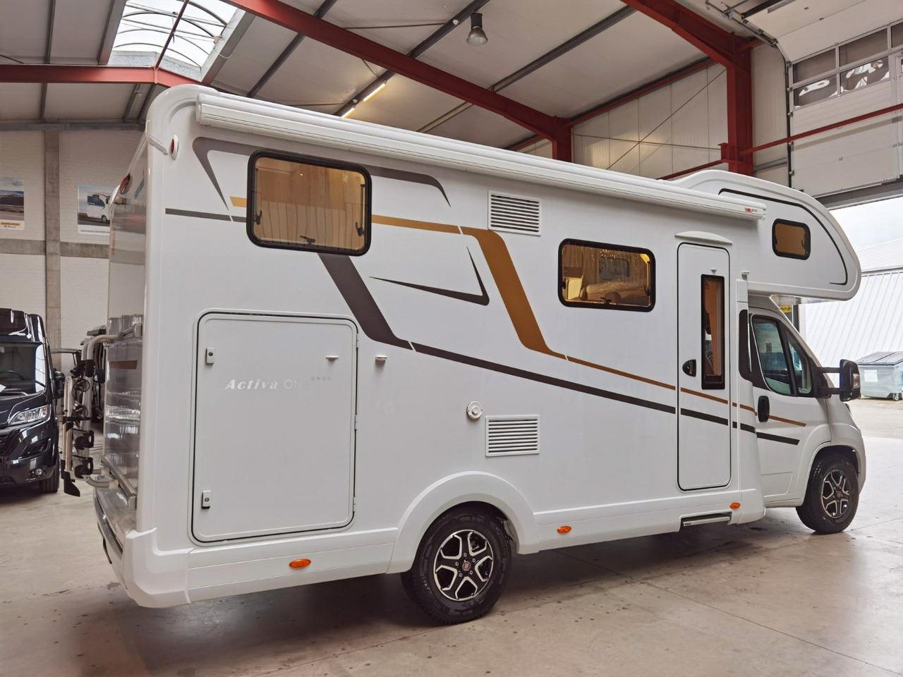 Eura Mobil ACTIVA ONE 690 HB / 180PS-40H MAXI/ PANORAMADACH - Alkoven kamper: slika 4 Eura Mobil ACTIVA ONE 690 HB / 180PS-40H MAXI/ PANORAMADACH - Alkoven kamper: slika 4