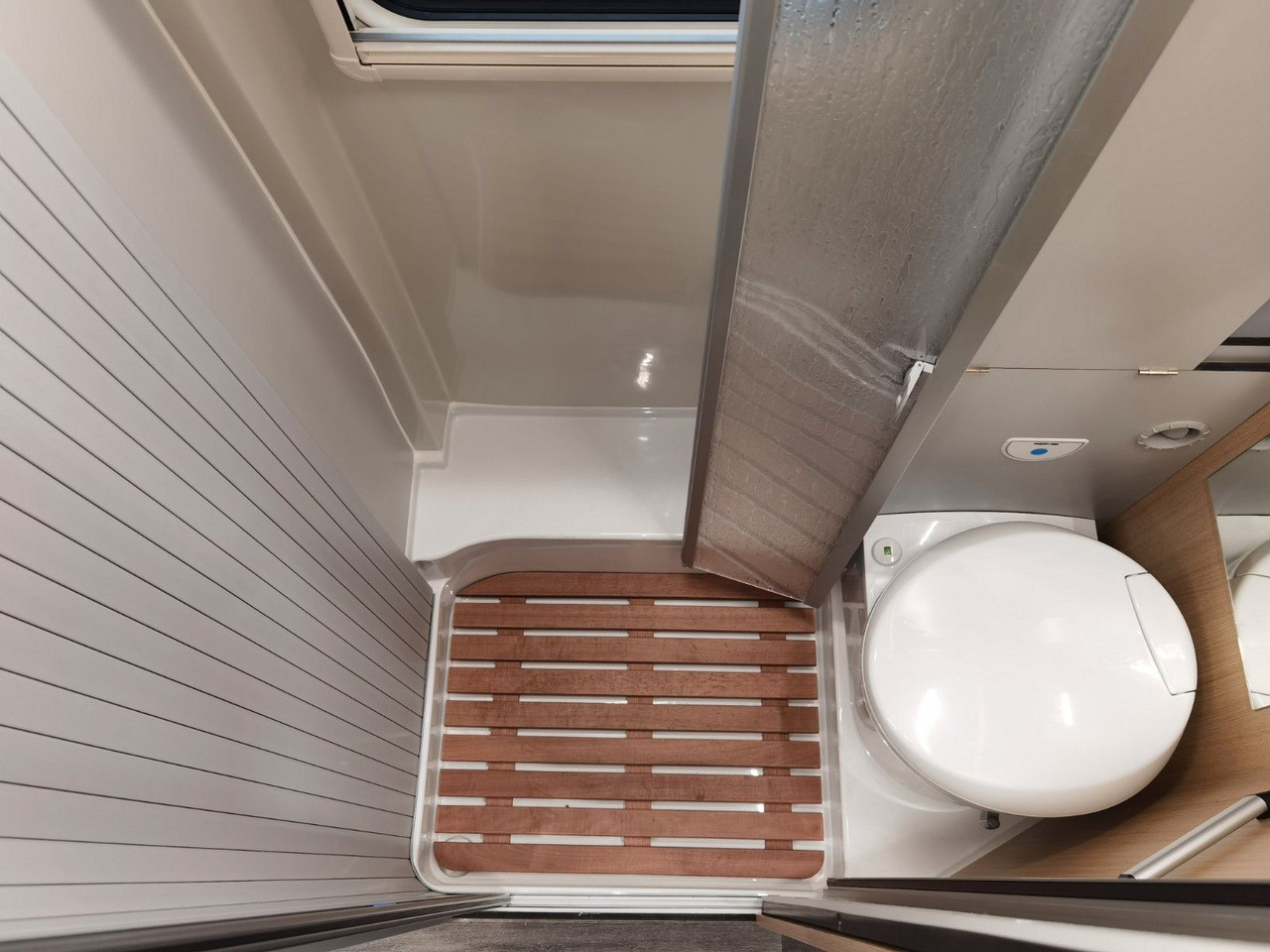 Kamp kombi Karmann DEXTER 570 / 170 PS / 4x4/ ALU / SOLAR / MARKISE: slika 20 Kamp kombi Karmann DEXTER 570 / 170 PS / 4x4/ ALU / SOLAR / MARKISE: slika 20