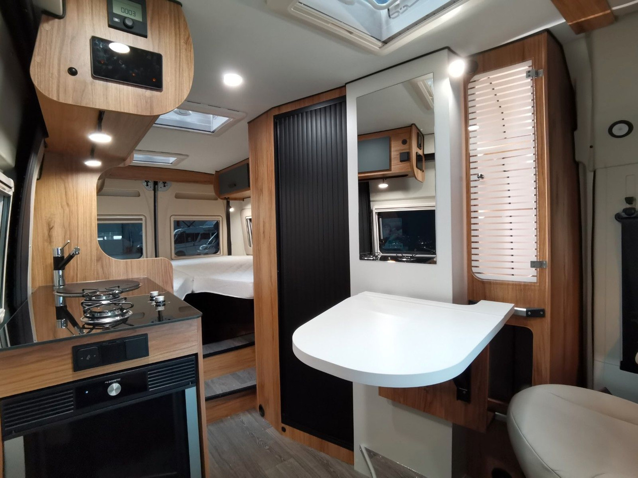Karmann DEXTER 600 /2026/8G.AUTOM./ EINZELBETTEN 5.99M - Kamp kombi: slika 1 Karmann DEXTER 600 /2026/8G.AUTOM./ EINZELBETTEN 5.99M - Kamp kombi: slika 1
