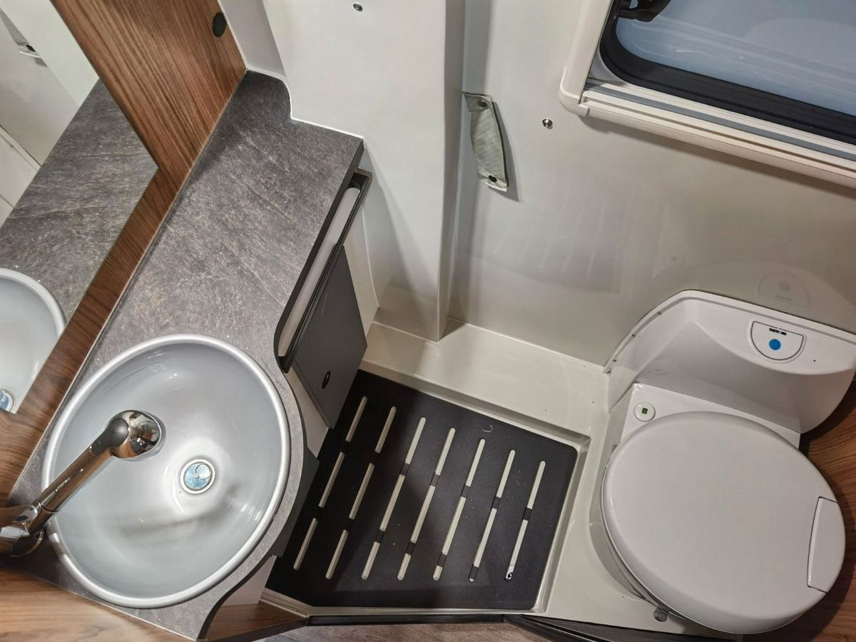 Kamp kombi Karmann DEXTER 600 /- 2026-/ EINZELBETTEN & BAR VERSION: slika 19