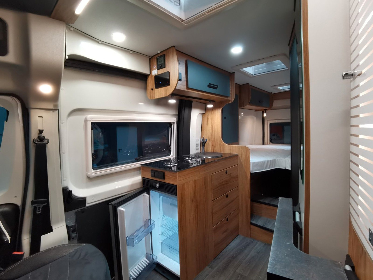 Kamp kombi Karmann DEXTER 600 /- 2026-/ EINZELBETTEN & BAR VERSION: slika 15